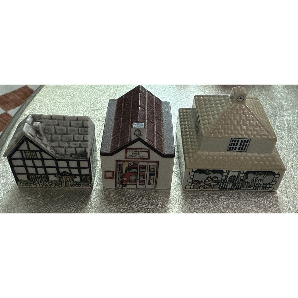3 Whimsey On Why England Village House Building Wade Pottery Porcelain Set 4:30